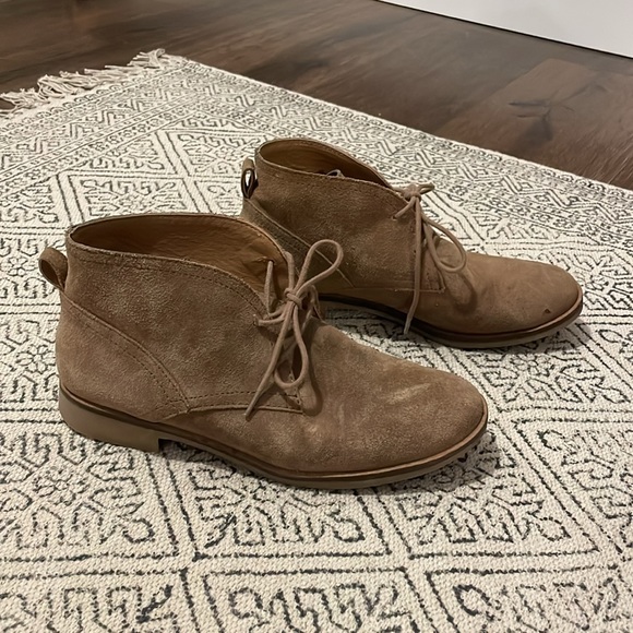 Lucky Brand Tan Beige Light Brown Suede Leather Garboh Lace-up Booties Size 9 - Picture 1 of 7